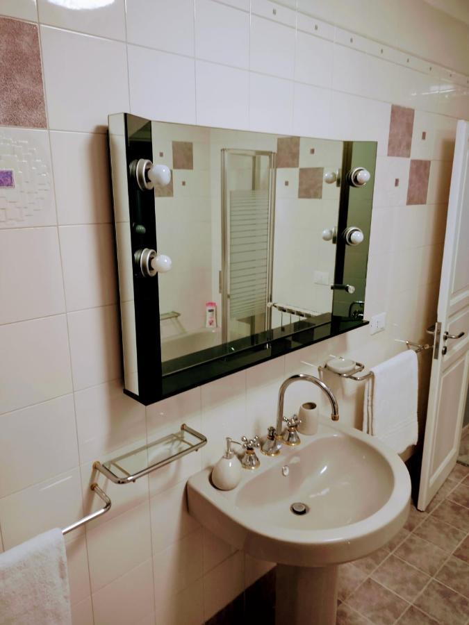 Central Apartment A Due Passi Dal Porto パレルモ エクステリア 写真